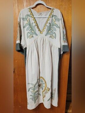 Blue Velvet Embroidered Midi Dress Size Large (1550)